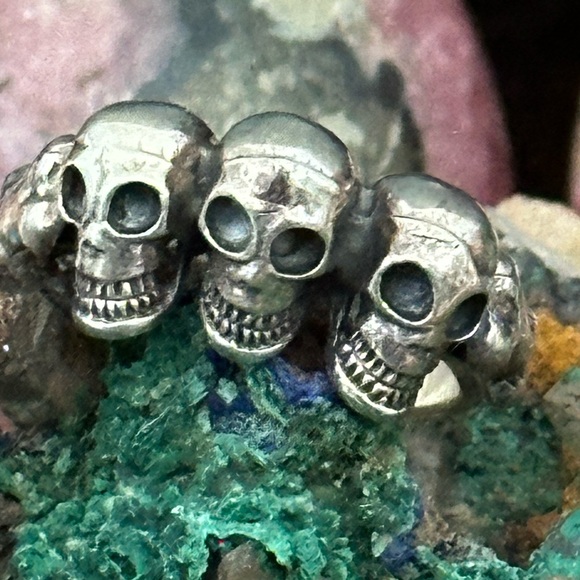 Triple skull unisex men's sterling silver ring - Picture 2 of 10
